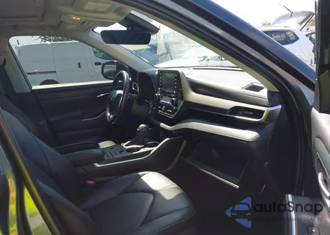 2021 Toyota Highlander Xle z USA, uszkodzony, nr VIN 5TDHZRAH8MS521018